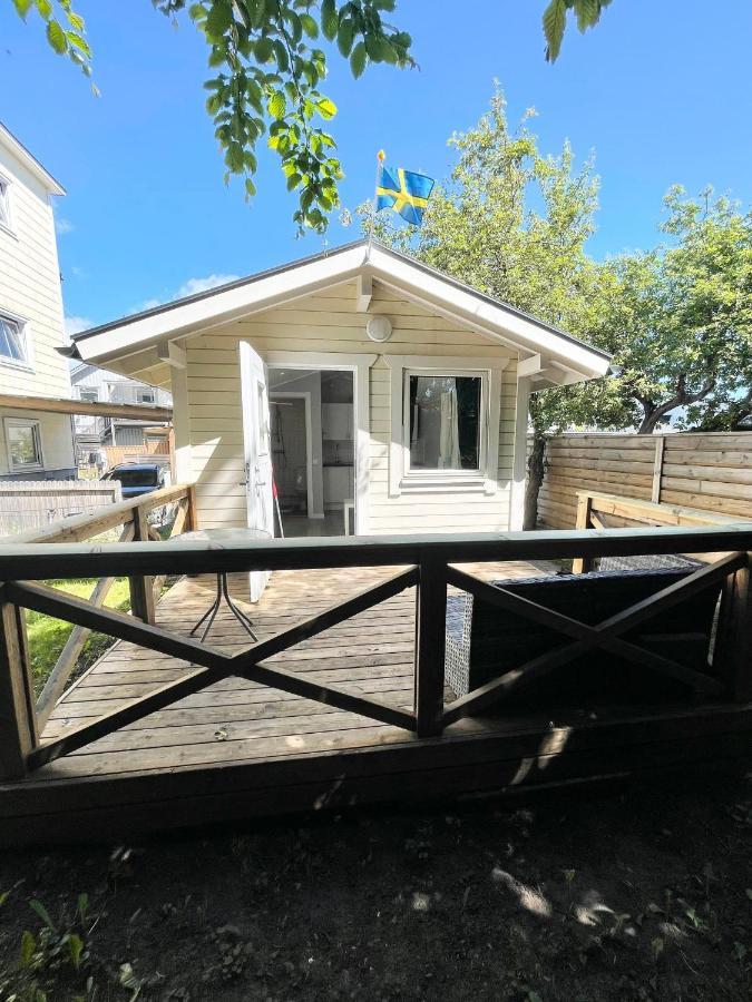 Egen Stuga Mitt I Stan Karlstad Buitenkant foto